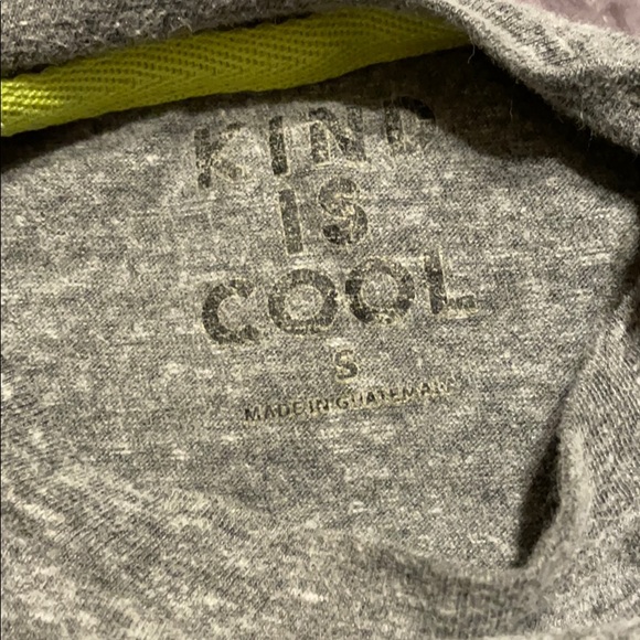 Lot of 2 Graphic Tees - Picture 3 of 8